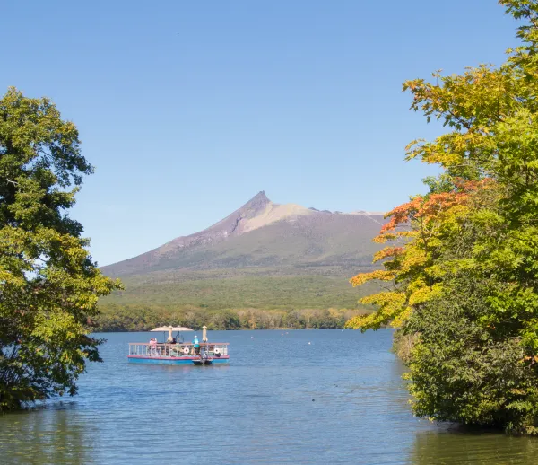 大沼の絶景とともに味わう湖上クルーズ